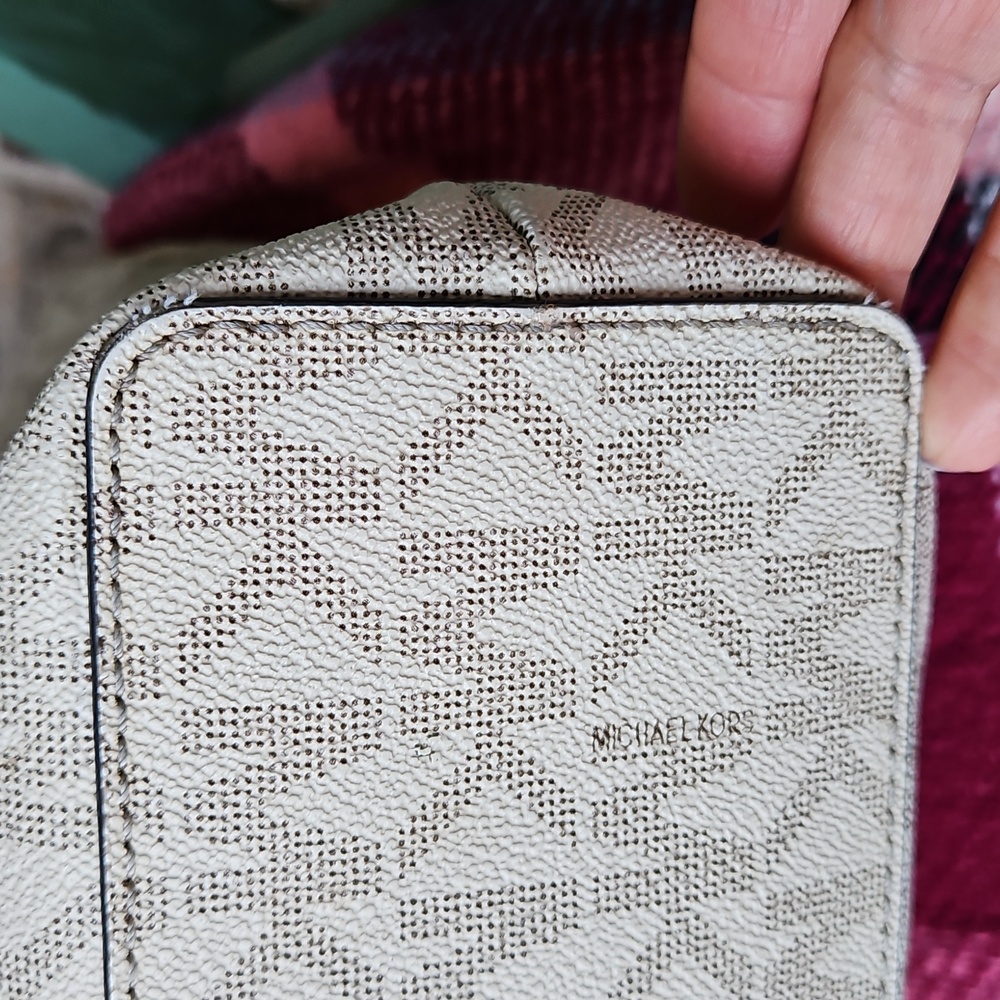 Michael Kors Signature Tote And Matching Wallet - Picture 6 of 15